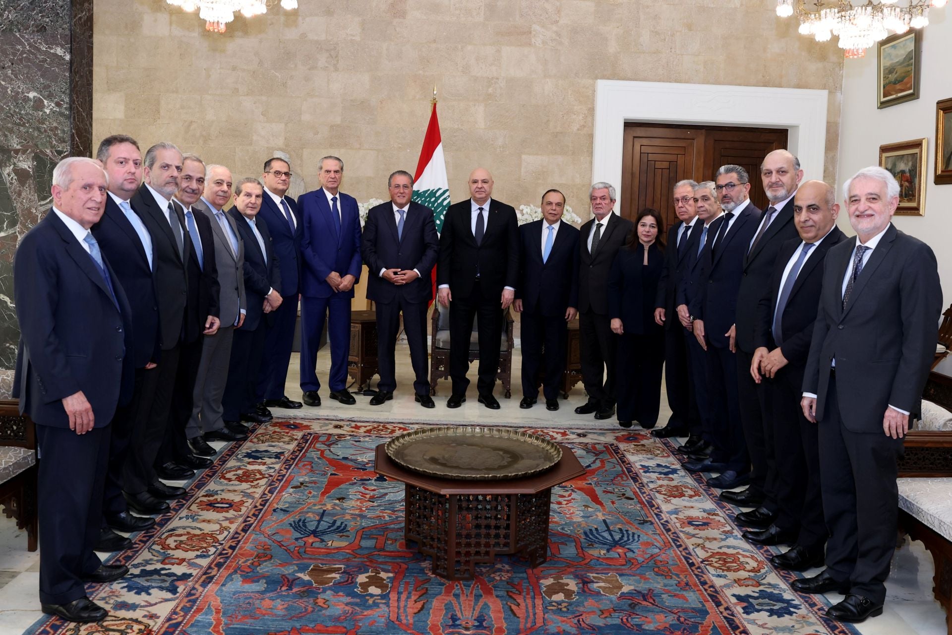 رئيس الجمهورية التقى وفدا من الهيئات الاقتصادية: نحن الآن بانتظار تحديد موعد من قبل الولايات المتحدة لبدء المفاوضات وهناك إجماع لبناني على ضرورة الانتهاء من الحرب